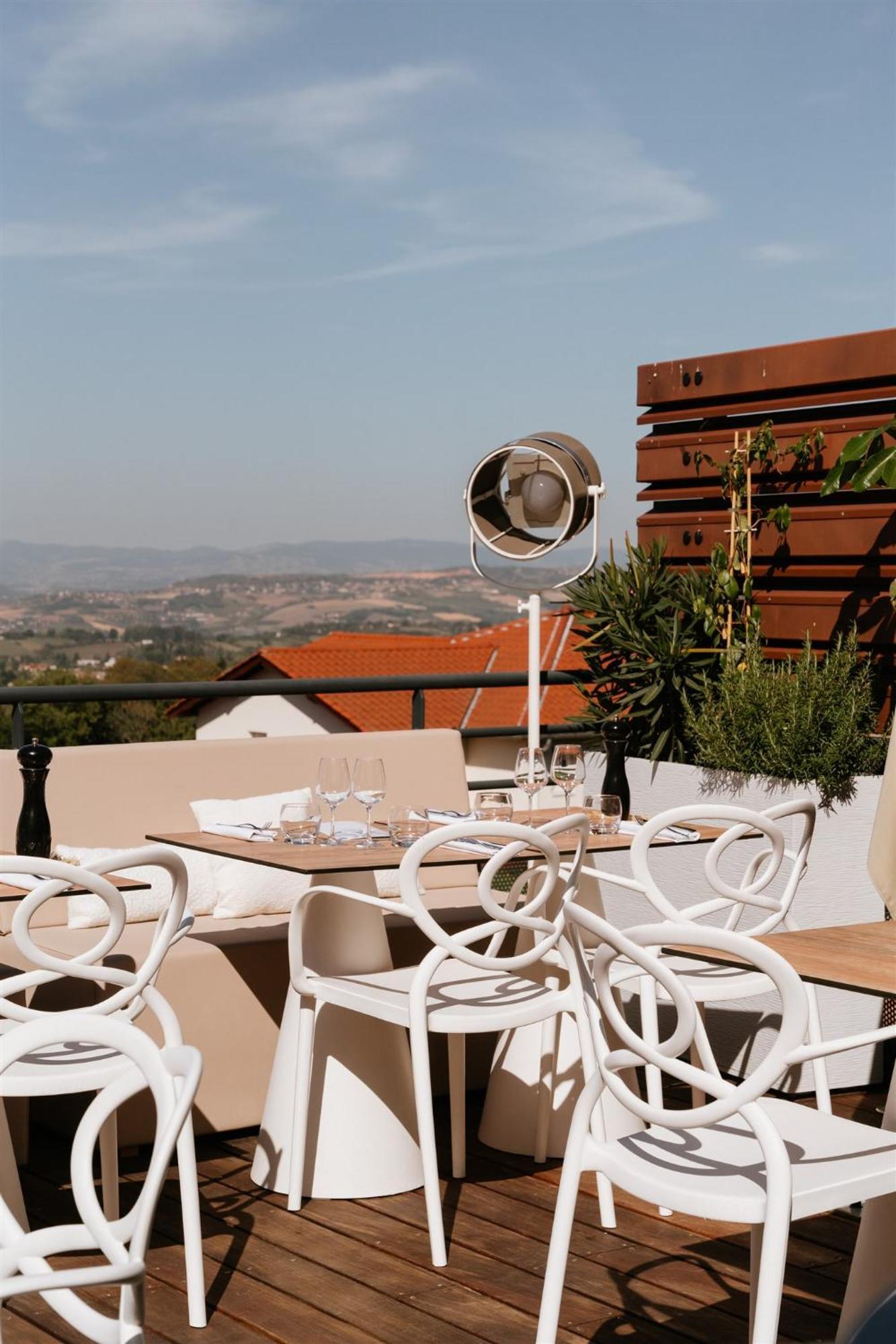 Hotel-Restaurant La Caborne Limonest Zewnętrze zdjęcie