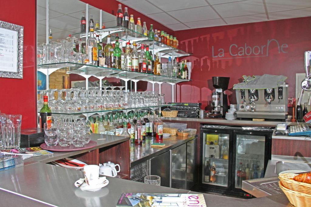 Hotel-Restaurant La Caborne Limonest Zewnętrze zdjęcie