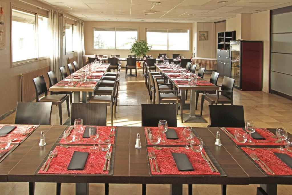 Hotel-Restaurant La Caborne Limonest Zewnętrze zdjęcie